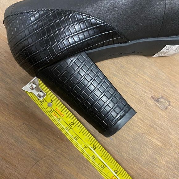 CLARKS (Worn Once!) Women's Alayna Ray Pumps Black Leather Block Heels, Size 8.5 - Picture 11 of 11
